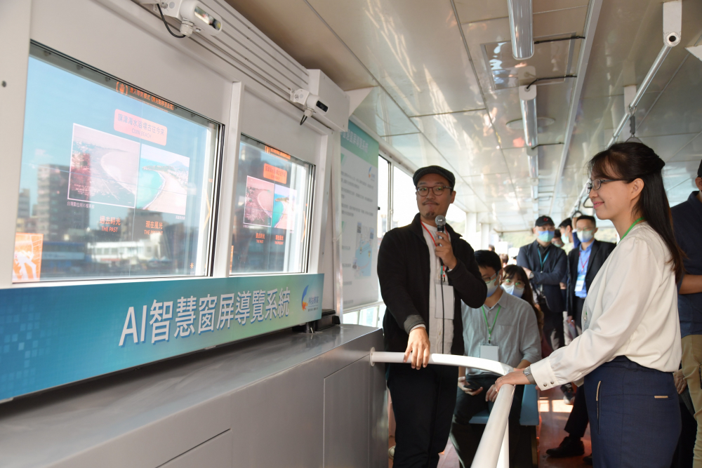 ���_����͸��Micro LED�ǻ۴���͸�^����GPS���˶�λ׷ۙ�˿�ҕ�����ɼ��r���ǻ۴��ṩ���_�Č��[�YӍ