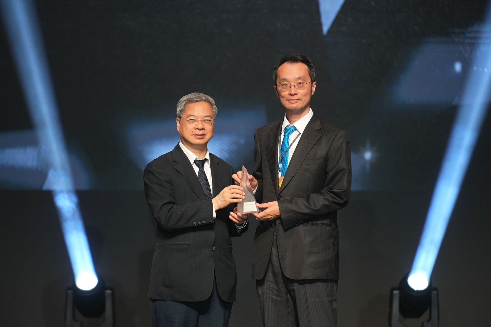 �����_��177����͸����Micro LED�@ʾ�����@���_����Ʒ�y�|���������_����@ʾ�aƷ�аl��������������������ң������I��